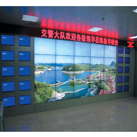 監(jiān)控操作臺(tái)良好的結(jié)構(gòu)特點(diǎn)也需要外界環(huán)境符合使用要求